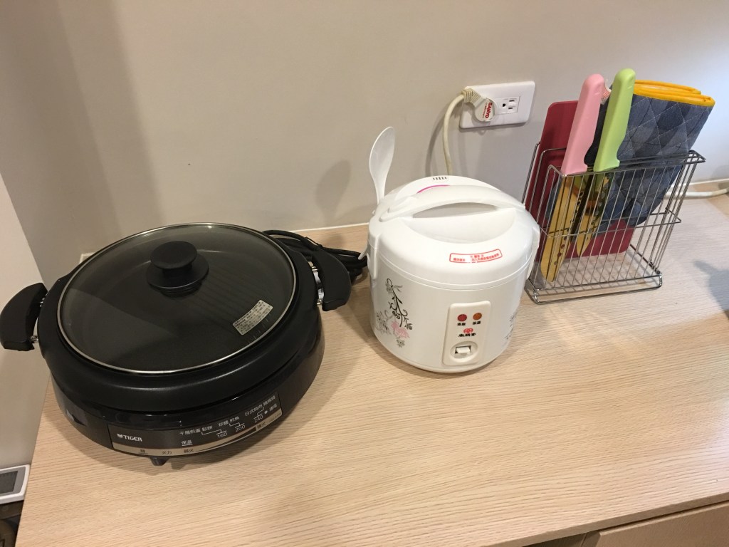 ［哈利貓廚房］電子鍋料理-薑黃雞腿肉蔬菜燉飯